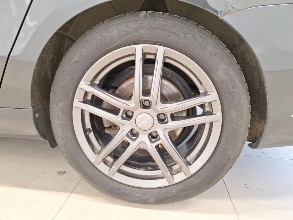 VOLKSWAGEN Passat 2013