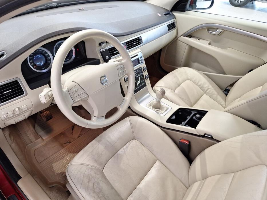 VOLVO V70 2009