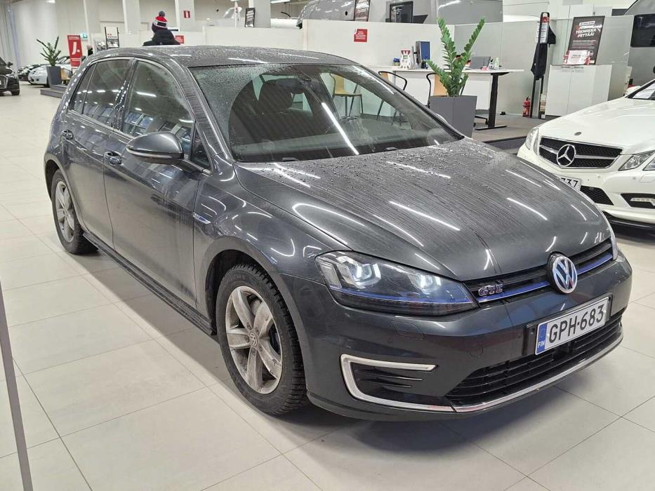 VOLKSWAGEN Golf 2016