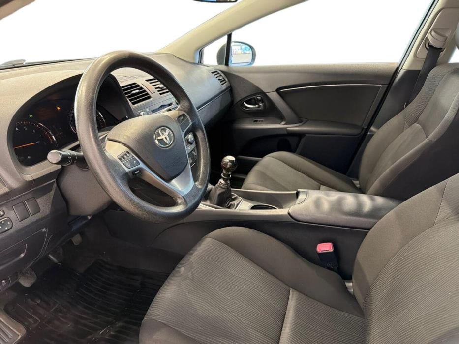 TOYOTA Avensis 2011