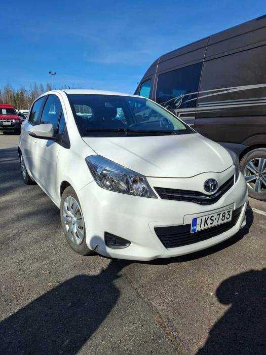 TOYOTA Yaris 2012