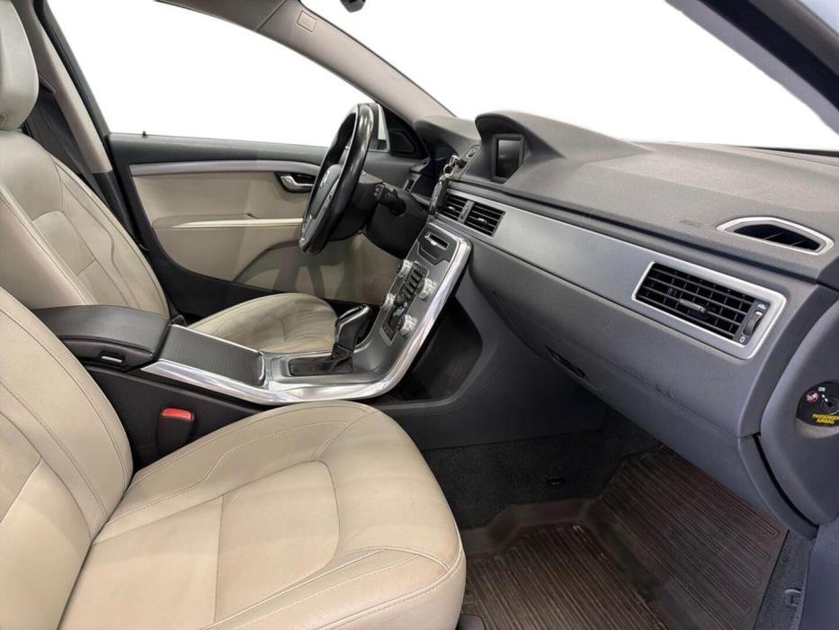 VOLVO V70 2014