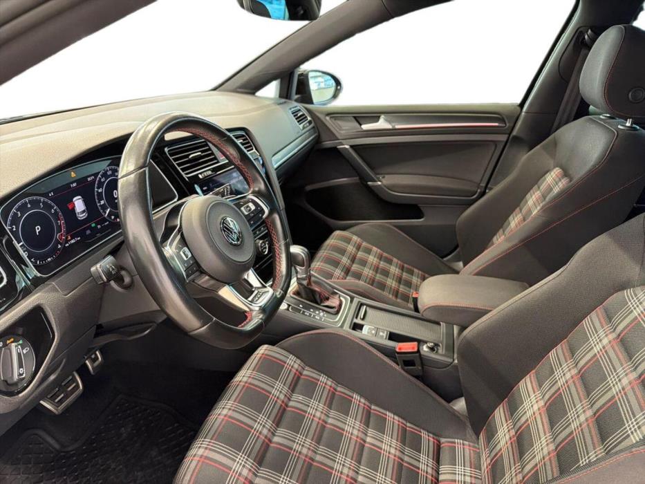 VOLKSWAGEN Golf 2018