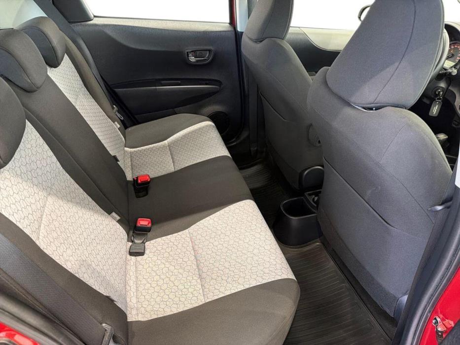 TOYOTA Yaris 2013