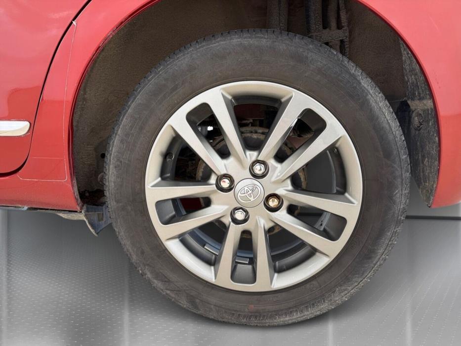 TOYOTA Yaris 2013