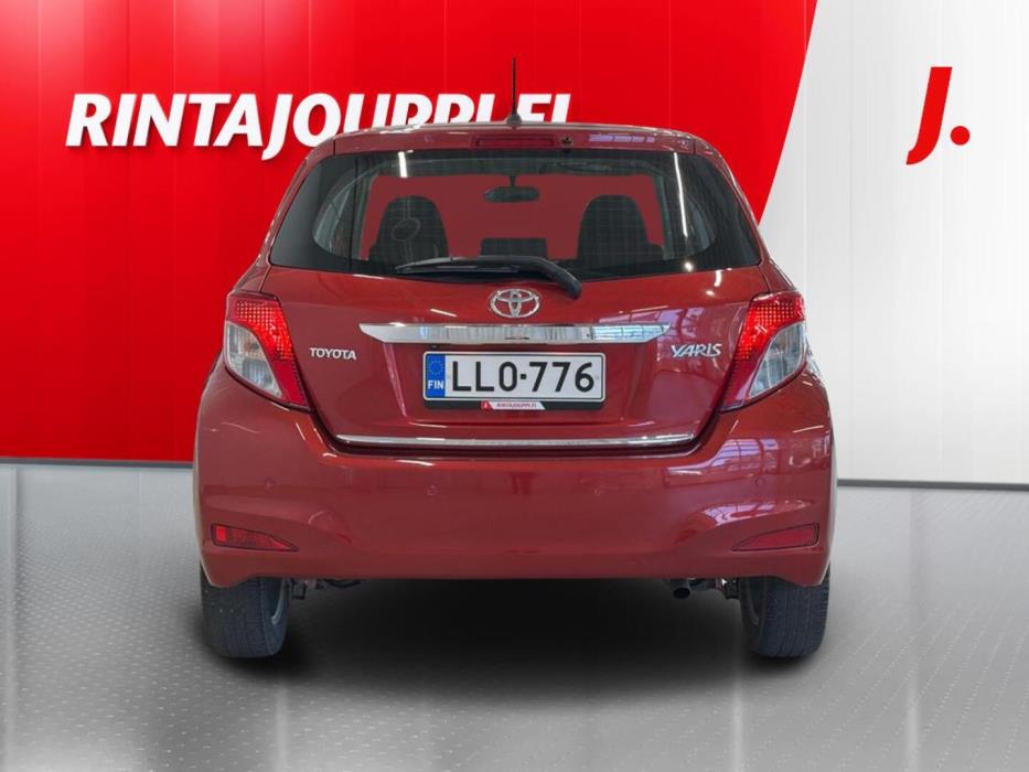 TOYOTA Yaris 2013