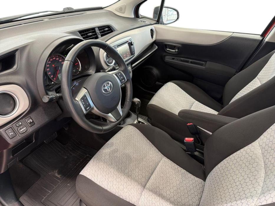 TOYOTA Yaris 2013