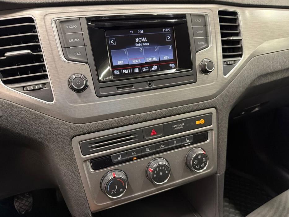 VOLKSWAGEN Golf Sportsvan 2015