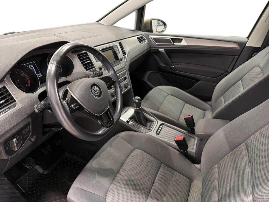 VOLKSWAGEN Golf Sportsvan 2015