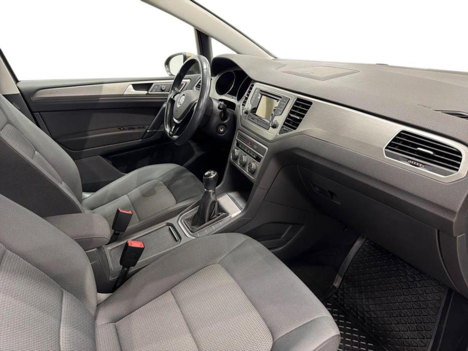 VOLKSWAGEN Golf Sportsvan 2015