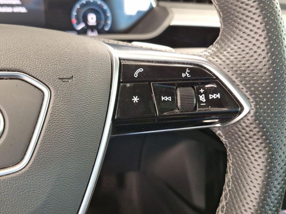 AUDI e-tron 2022