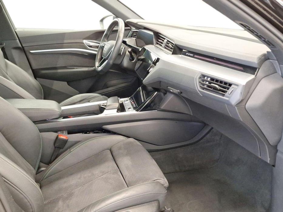 AUDI e-tron 2022