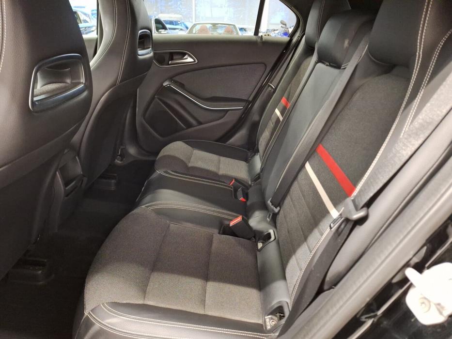 MERCEDES-BENZ A 2013