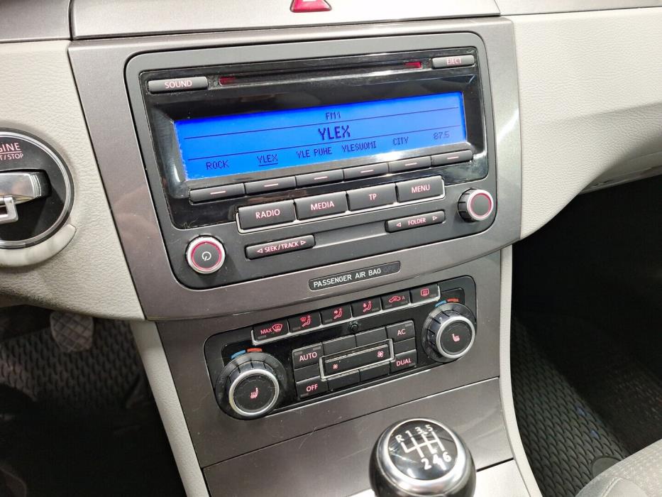 VOLKSWAGEN Passat 2010