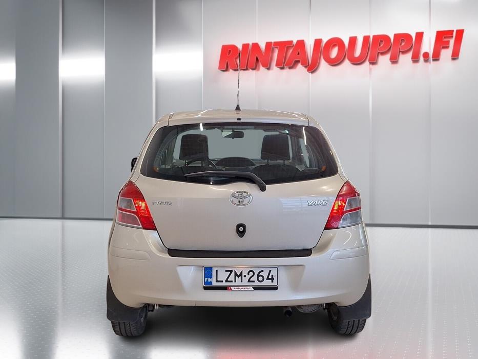 TOYOTA Yaris 2011