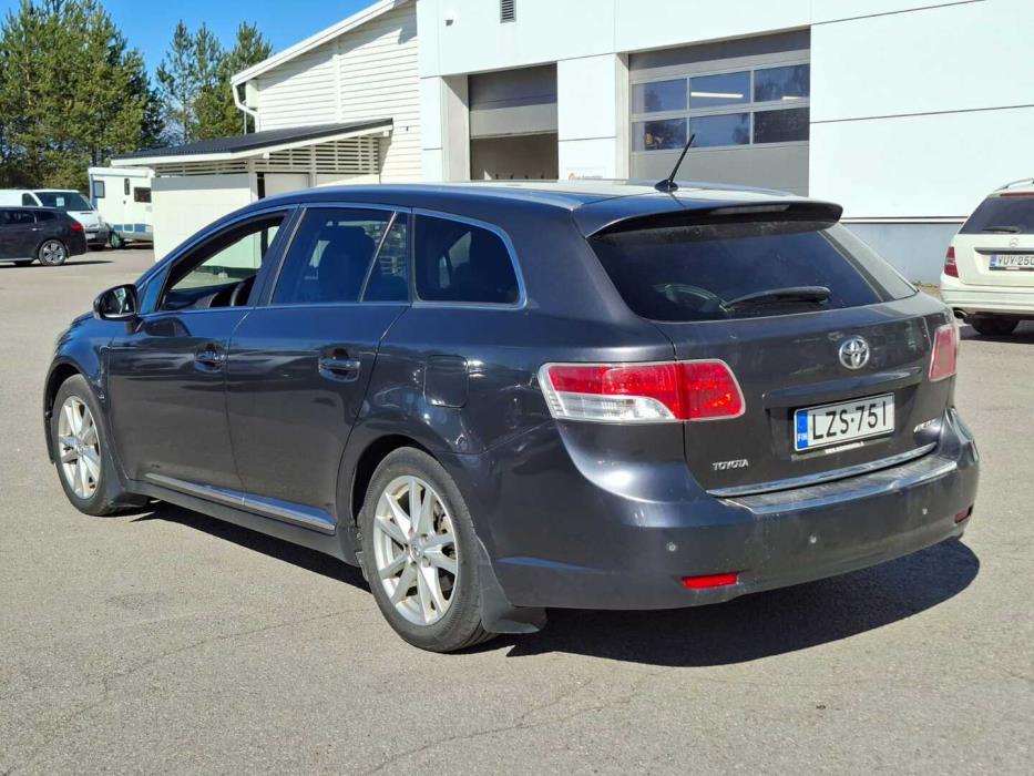 TOYOTA Avensis 2011