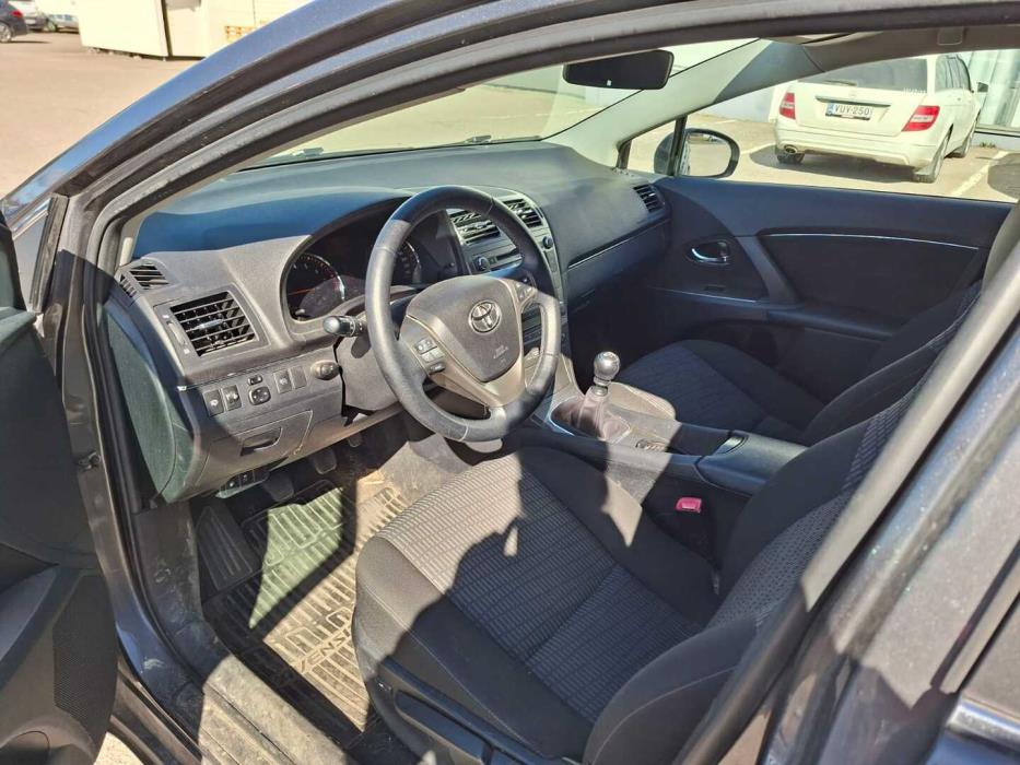 TOYOTA Avensis 2011