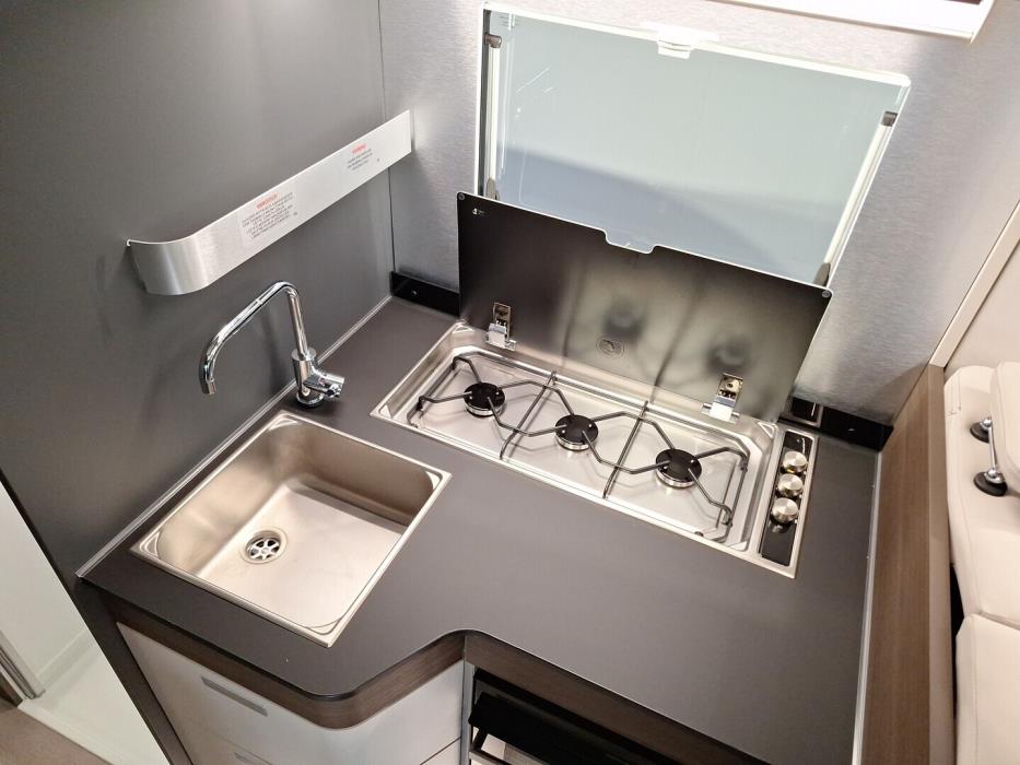 ADRIA MATRIX SUPREME 670 SC 2026