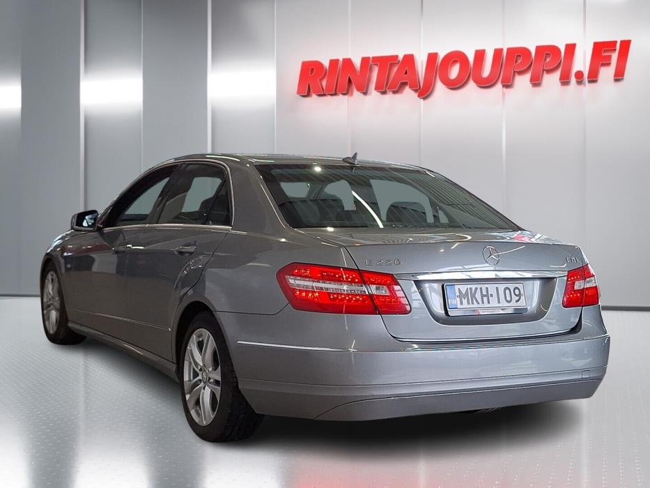 MERCEDES-BENZ E 2009