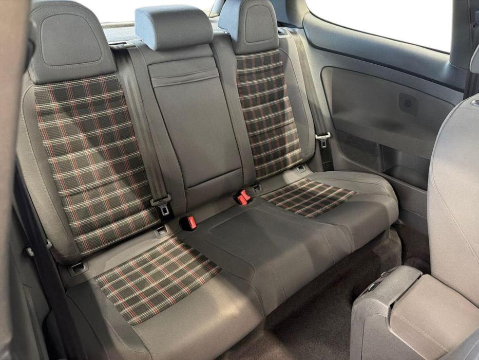 VOLKSWAGEN Golf 2005