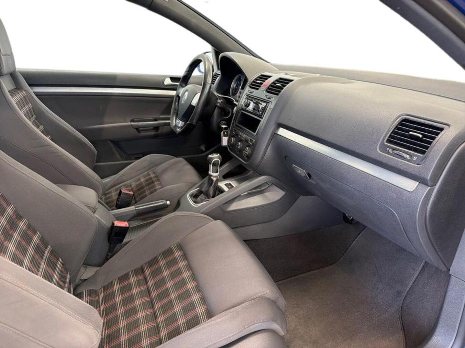 VOLKSWAGEN Golf 2005