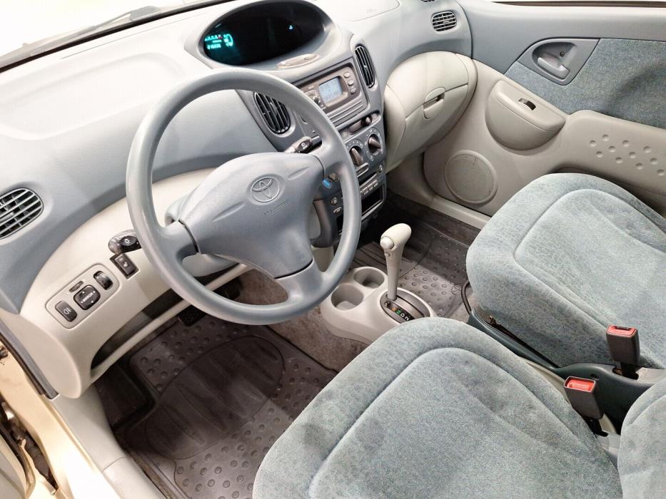 TOYOTA Yaris Verso 2002