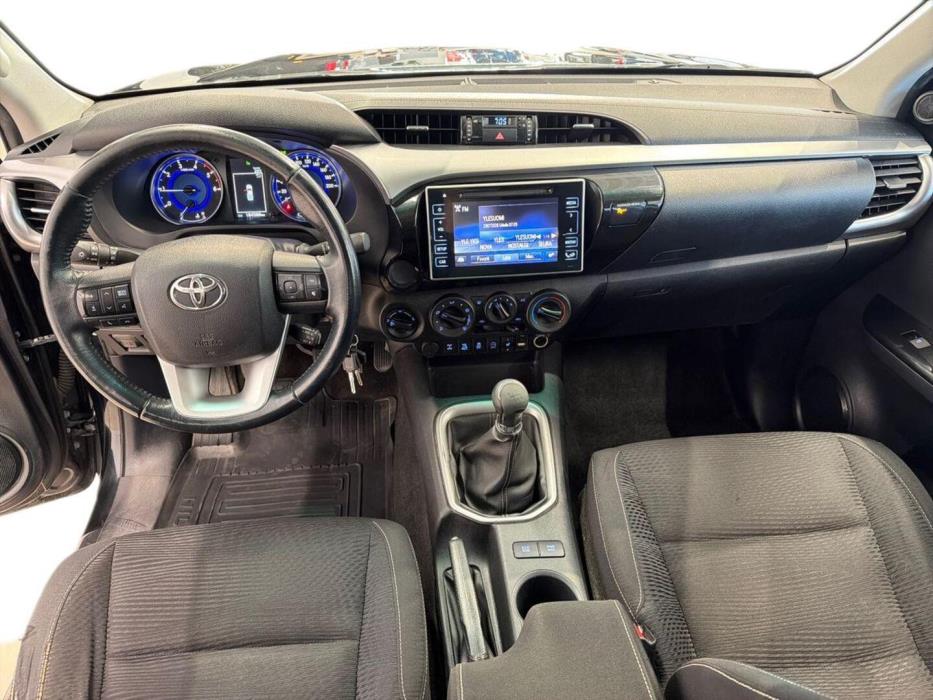 TOYOTA Hilux 2018