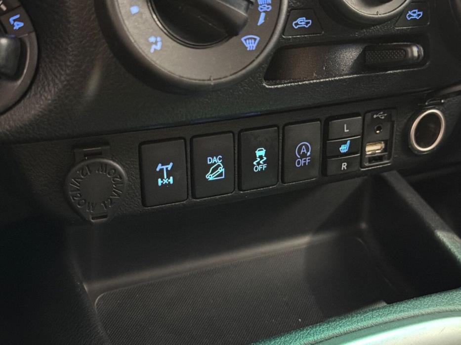 TOYOTA Hilux 2018
