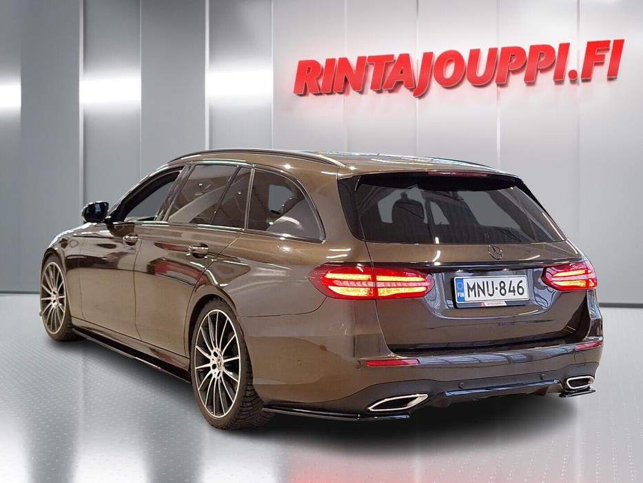 MERCEDES-BENZ E 2017