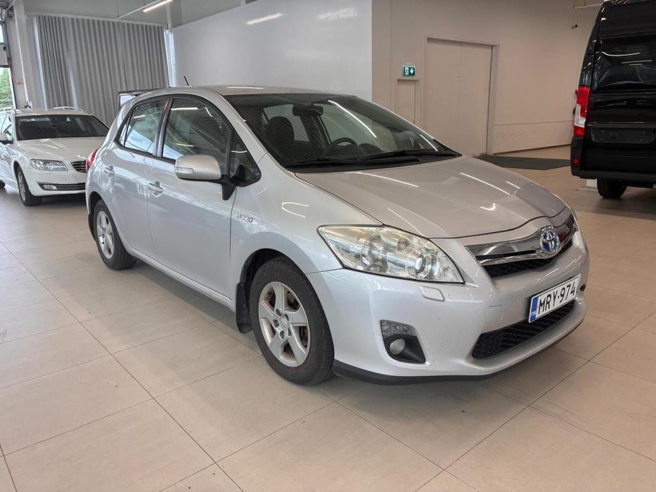 TOYOTA Auris 2011