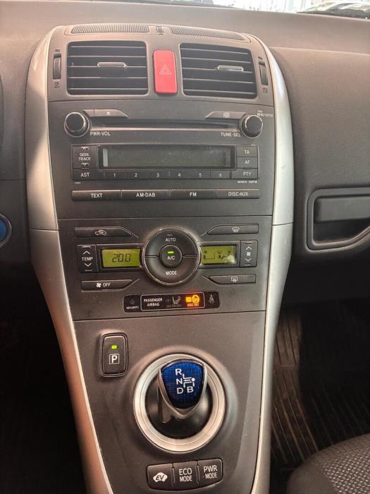 TOYOTA Auris 2011
