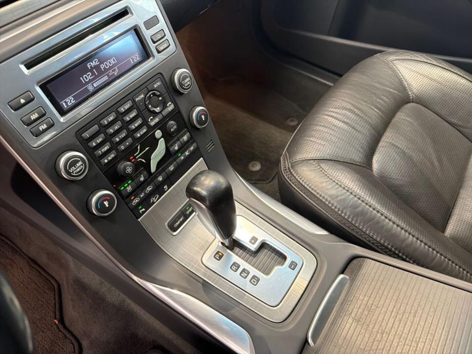 VOLVO XC70 2010
