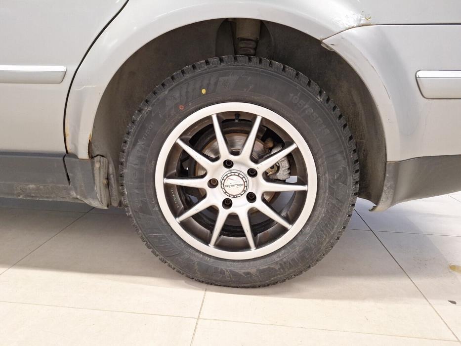 VOLKSWAGEN Passat 2004