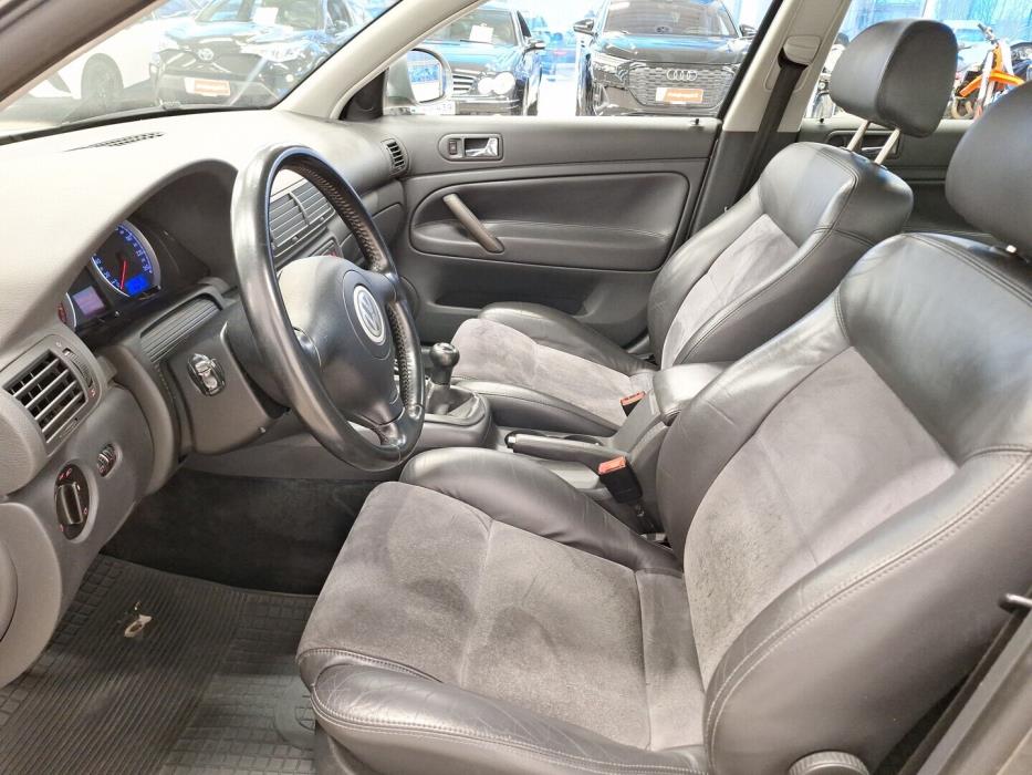 VOLKSWAGEN Passat 2004