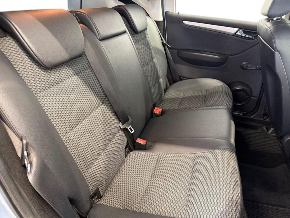 MERCEDES-BENZ A 2011