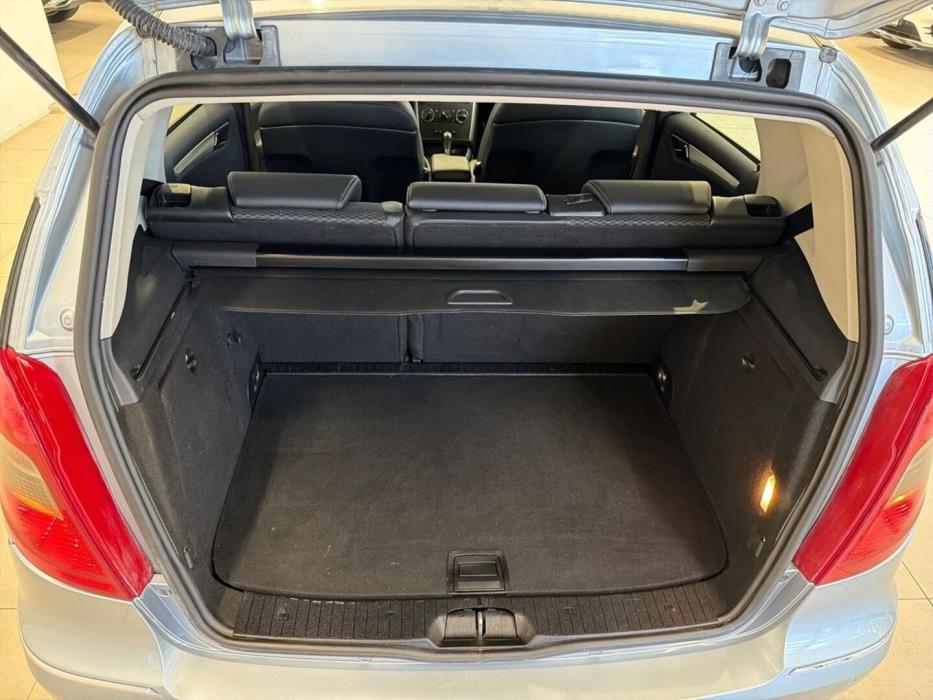 MERCEDES-BENZ A 2011
