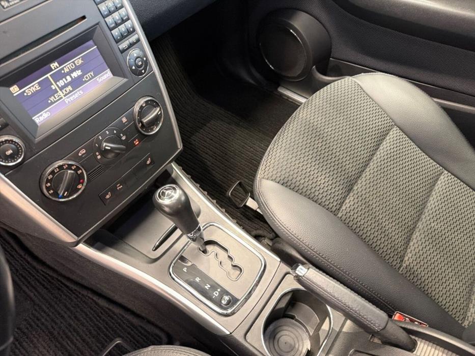 MERCEDES-BENZ A 2011