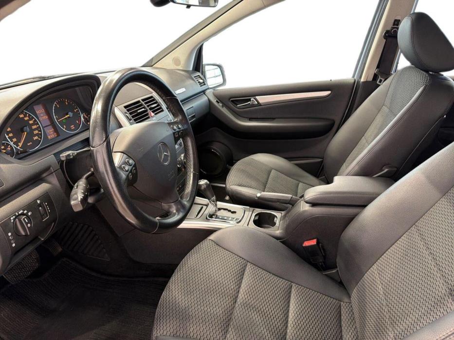 MERCEDES-BENZ A 2011