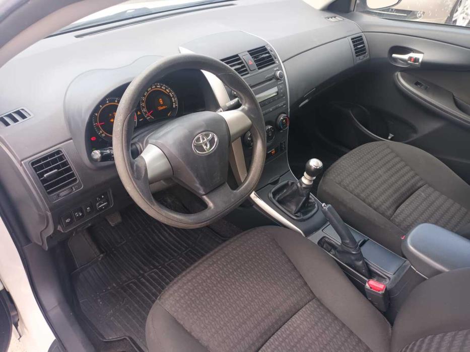 TOYOTA Corolla 2013
