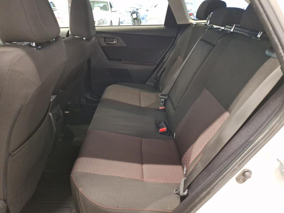 TOYOTA Auris 2015