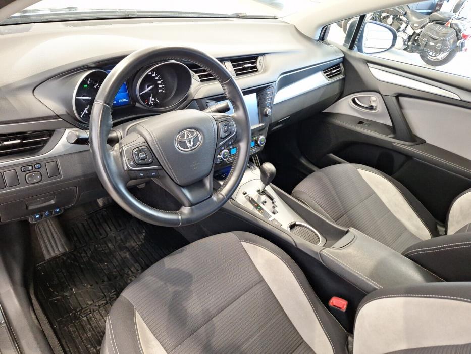 TOYOTA Avensis 2017