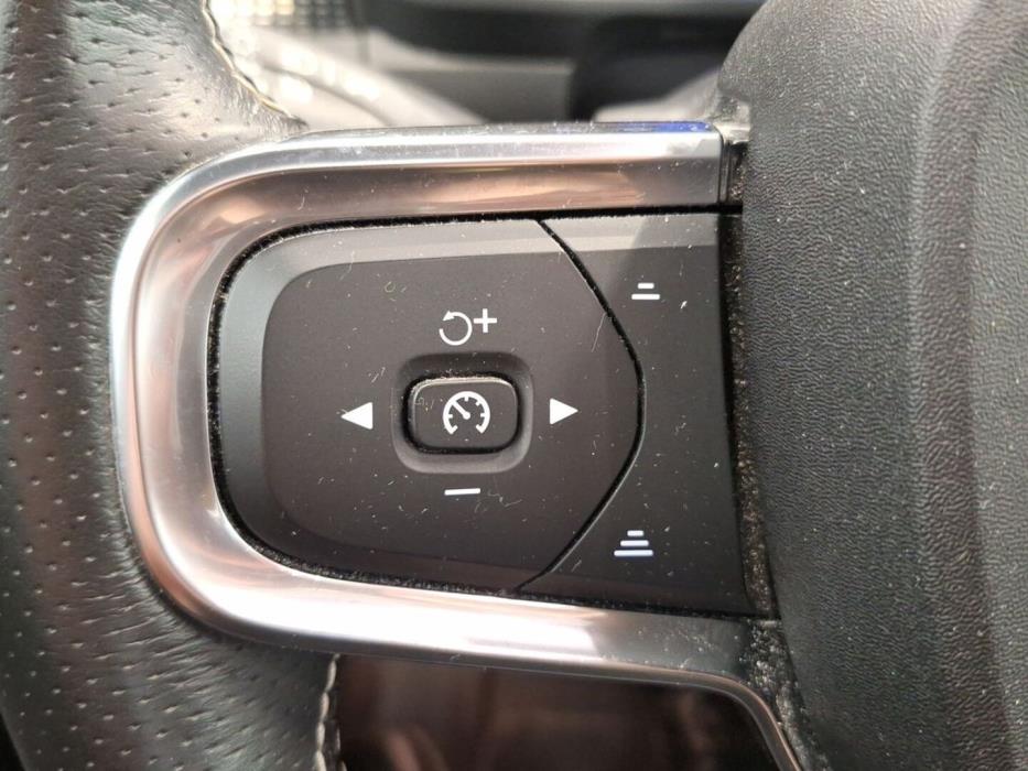 VOLVO XC40 2020