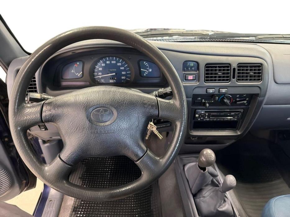 TOYOTA Hilux 2003