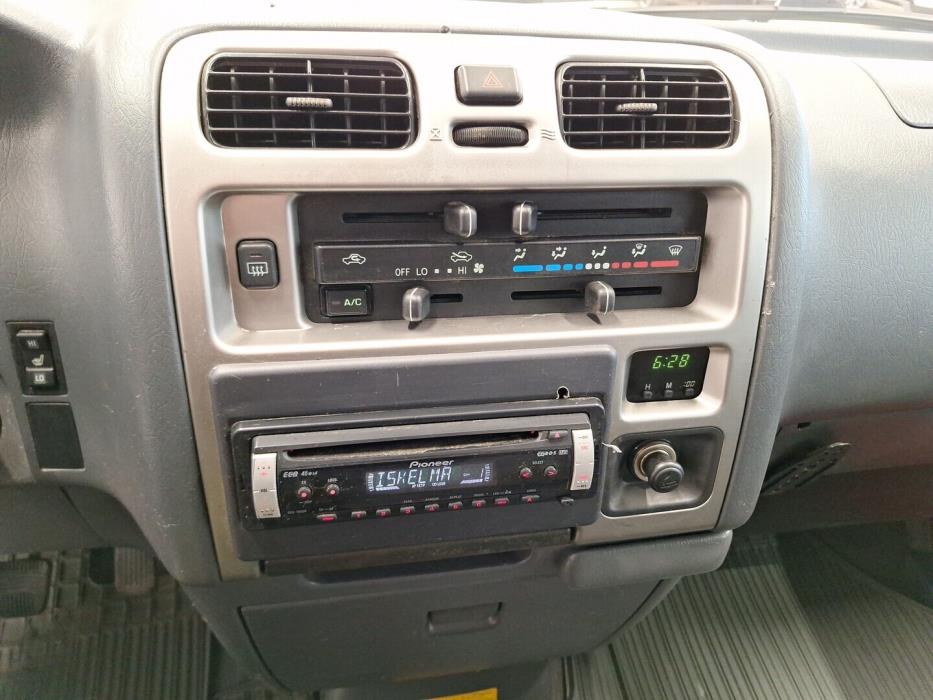 TOYOTA Hiace 2006