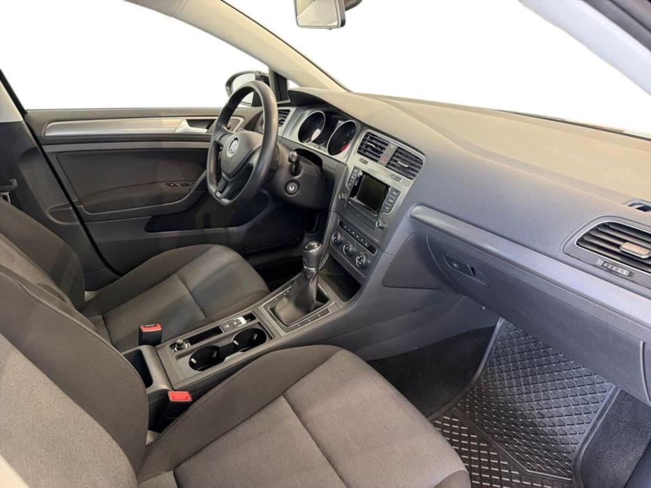 VOLKSWAGEN Golf 2014