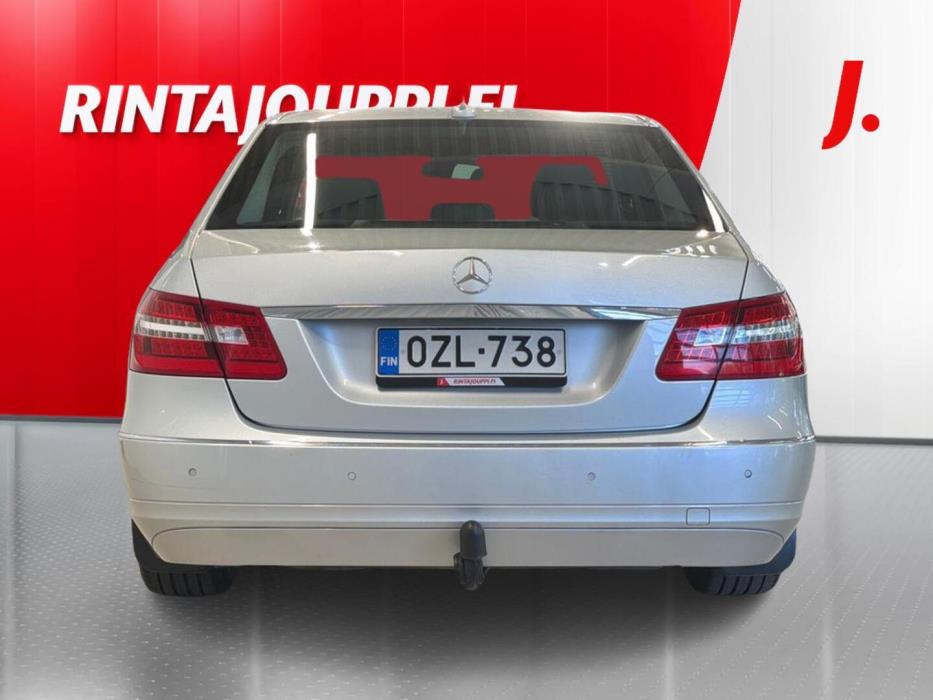 MERCEDES-BENZ E 2010