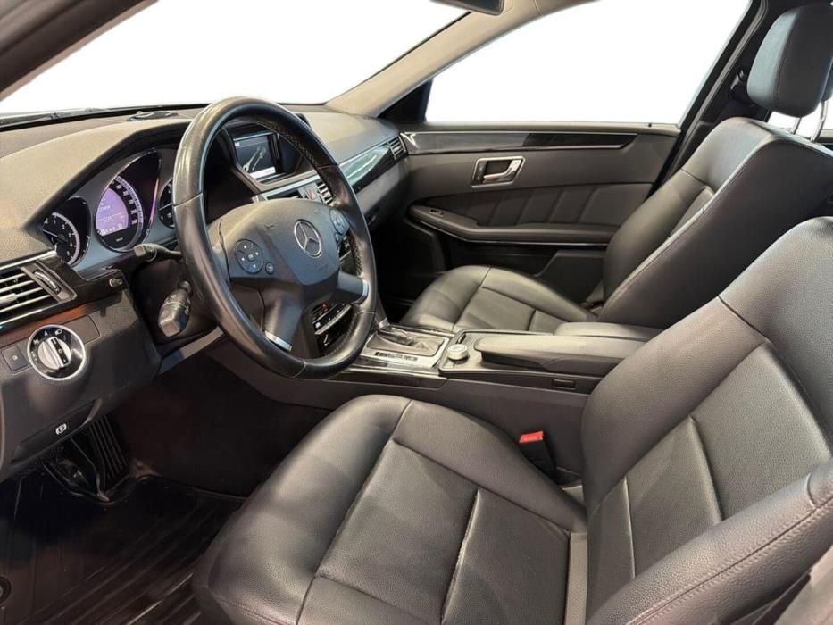 MERCEDES-BENZ E 2010