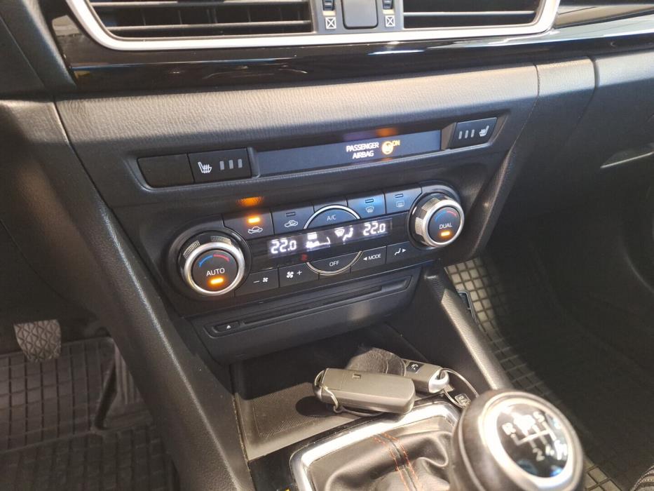 MAZDA Mazda3 2015