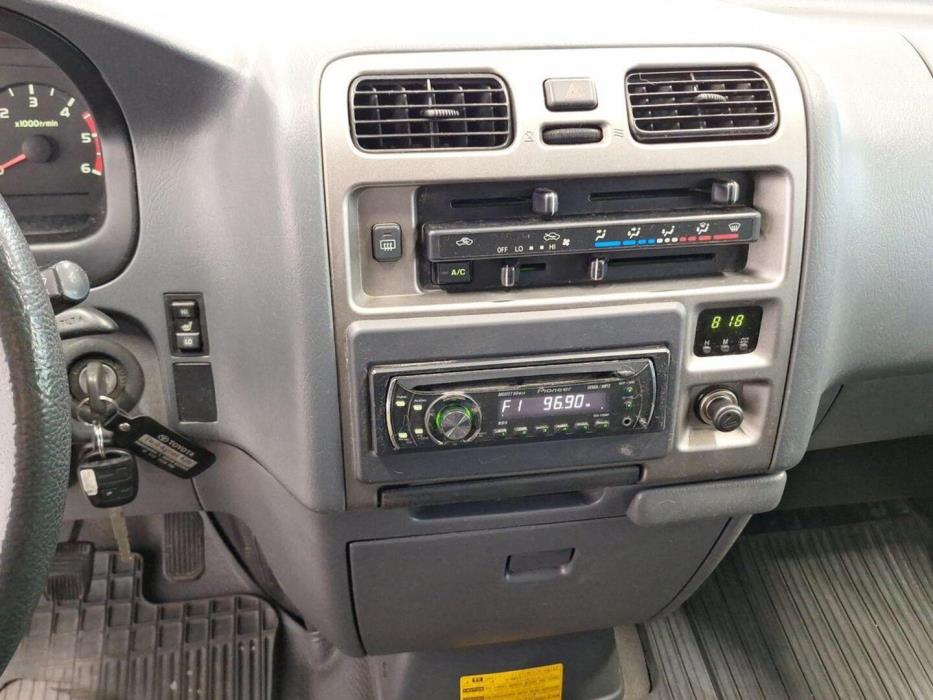 TOYOTA Hiace 2010