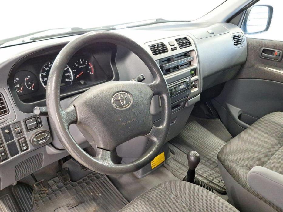 TOYOTA Hiace 2010